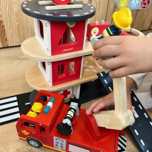 drewniany wóz strażacki Tender Leaf Toys